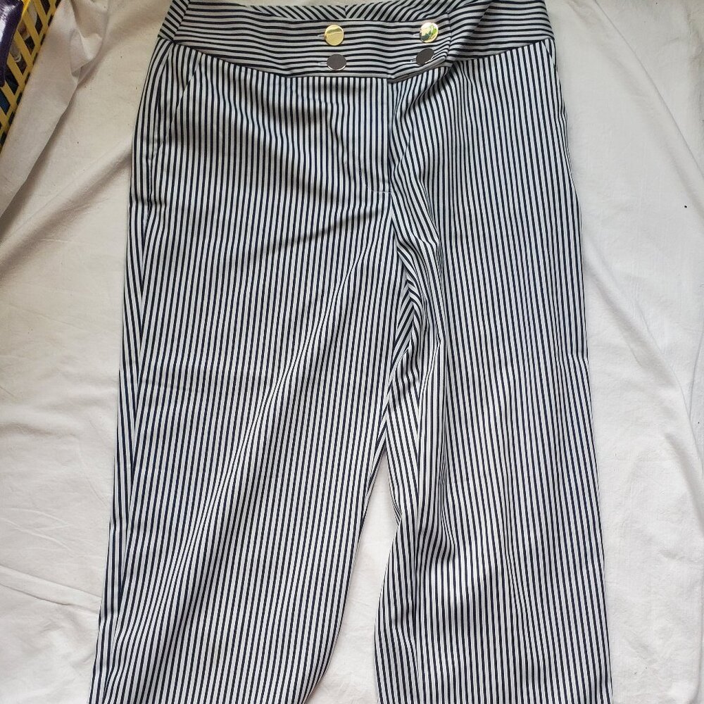 Chico's sz 1.5 crop woman's pants (reg sz 10)